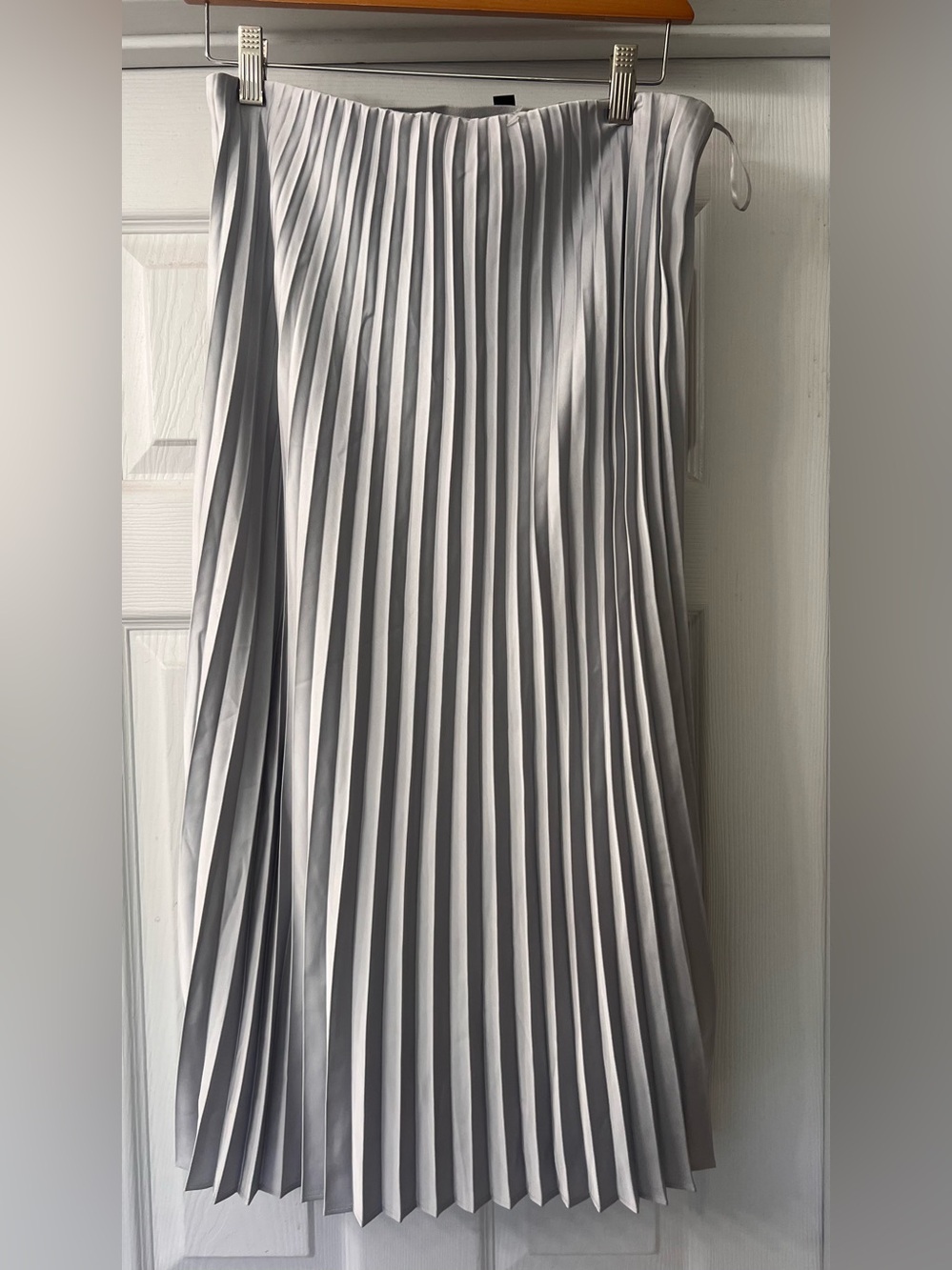 J Crew Pleated Light Gray/Silver Midi Skirt - Sz Small 
Evening/ Workday